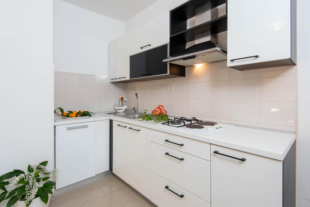 Apartments Lenka Orebic Exterior photo